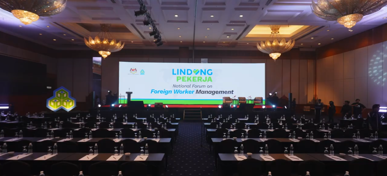 LINDUNG PEKERJA National Forum — registration area with delegates
